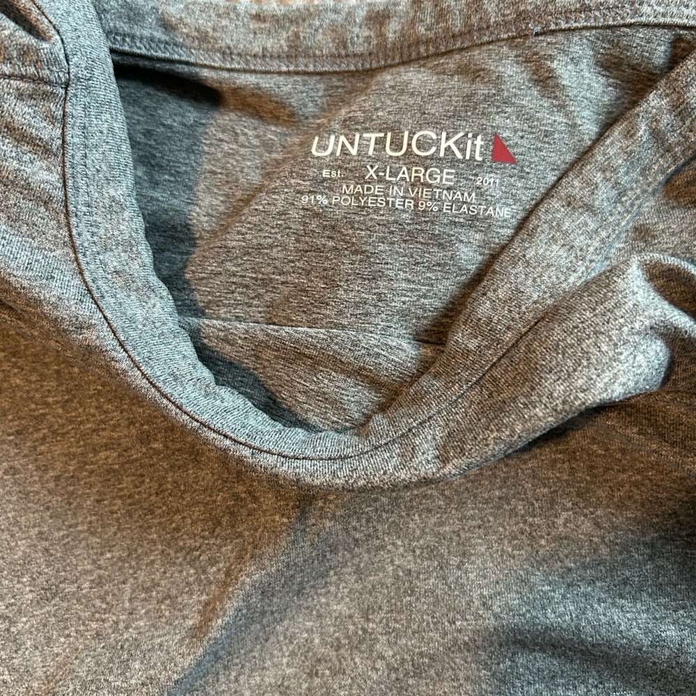 Untuckit x large - Picture 2 of 4